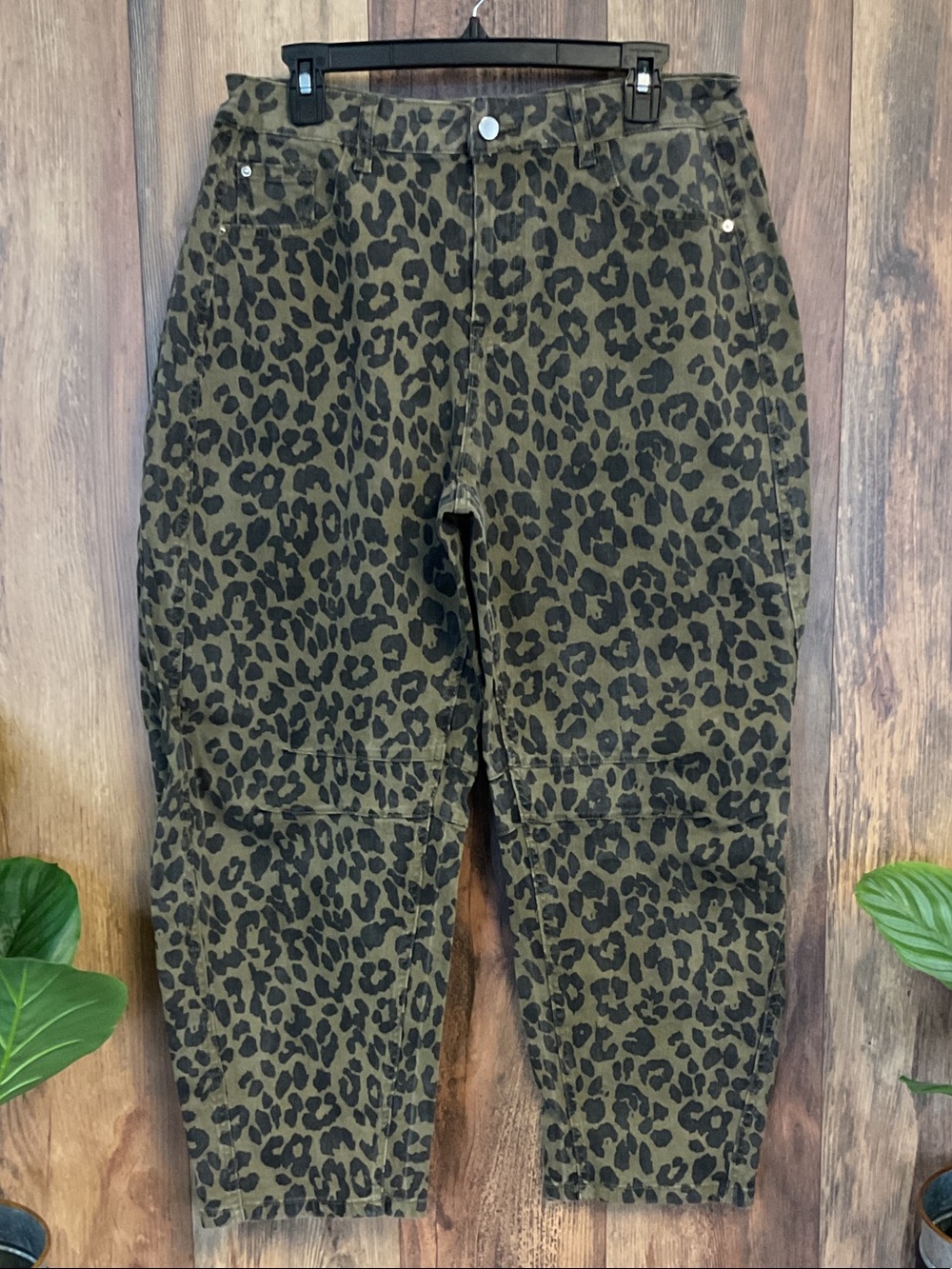 Olive Green/Black Leopard-Print Cropped Jeans XL     W456